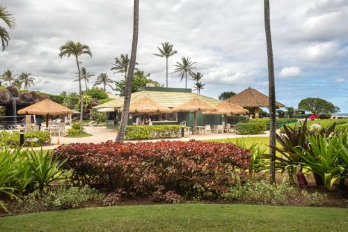 Vrt ispred objekta Luxury Gem at Kauai Beach Resort & Spa