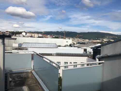 - un balcon offrant une vue sur la ville dans l'établissement ÍSIS Guest House, à Braga