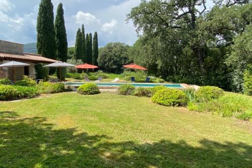 Authentic and spacious Provencal building