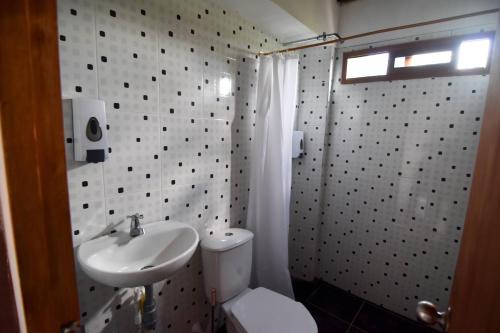 a bathroom with a sink and a toilet and a shower at casa mirador honduras in Puerto Triunfo