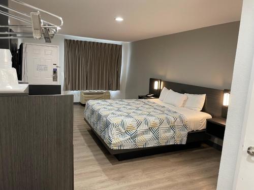 Un pat sau paturi într-o cameră la Motel 6-San Diego, CA - Southbay