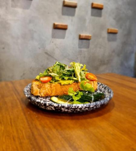 ホテルの敷地内または近くでの食事または食べ物
