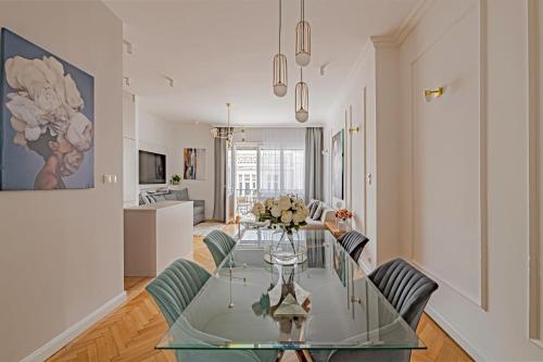 Katie's Home Parliament (85sq, 2 balcony, air-con,2 bedroom+2 bathrooms)