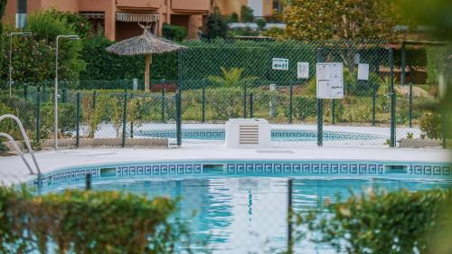 Bazén v ubytovaní Jardín del Golf Nº 36 by Fontanilla del Mar Holidays Rentals alebo v jeho blízkosti