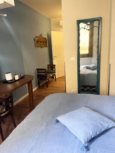 a bedroom with a bed and a table and a mirror at Sette Fate Suites & Spa in Palermo