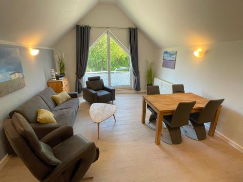 a living room with a couch and a table at Bernsteinfischer - Fewo mit 2 Balkone in Zempin