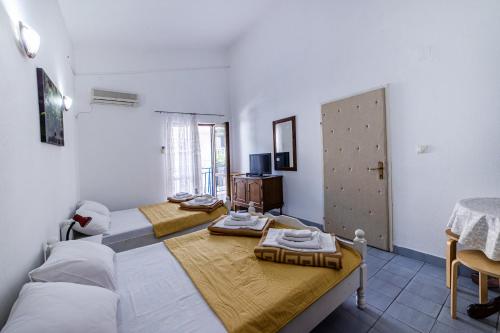 TV a/nebo společenská místnost v ubytování Apartments Vila Nikolić Rafailovići