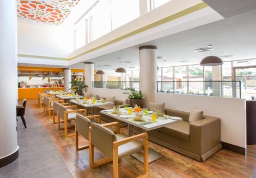 Restaurace v ubytování Danat Al Ain Resort