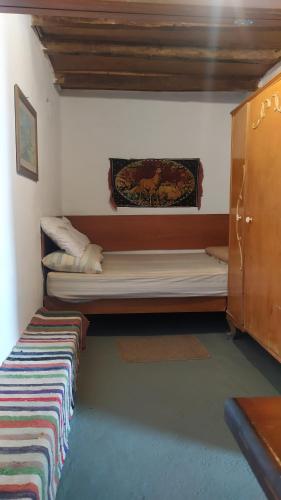 a bedroom with two bunk beds in a room at Tinas House in Afiartis