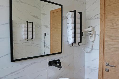 Bilik mandi di Avangard HOME I