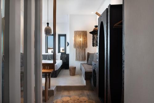 Kosmitis Suites & Villasにあるベッド