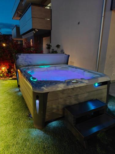 Fotografie z fotogalerie ubytování San Giorgio Design Home con Jacuzzi Privata v destinaci Colà di Lazise