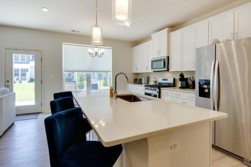 Kuchyň nebo kuchyňský kout v ubytování 5 Mi to Bethany Beach Townhome with Community Perks