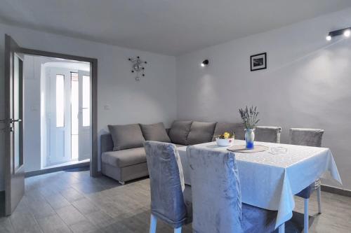 a living room with a table and a couch at Apartment Z in Zlarin