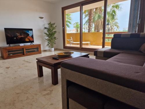 España - PUNTA PRIMA Torrevieja Orihuela Costa - large apartment for 6-people 85m2 and terrace 40m2 central air conditioning Wi-Fi living room kitchen 2 bedrooms 2 bathrooms 3 swimming pools parking security to the sea 200m only 40 min to the airport