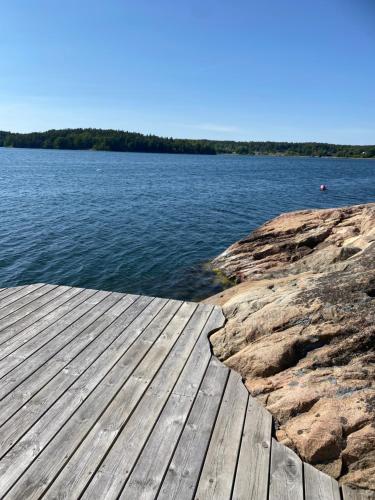 Φωτογραφία από το άλμπουμ του Beach House on a Small Island in the Stockholm Archipelago, Skärgårdsstuga i Roslagen σε Nyboda