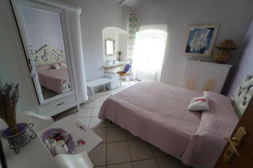 Gallery image of Camera nel Borgo Medievale di Cervo - LeNottiMediterranee in Cervo