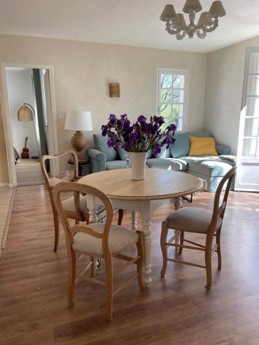 a living room with a table with a vase of flowers on it at Villa Bello Visto in Moustiers-Sainte-Marie