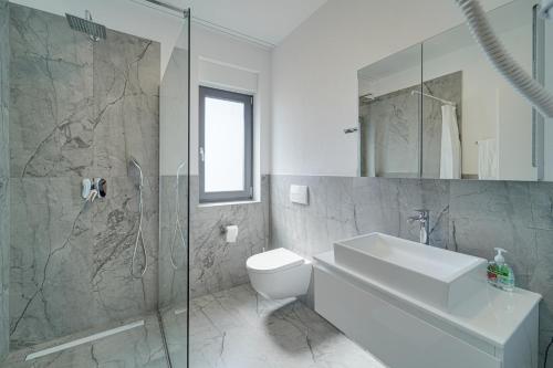 Ванна кімната в Funtana Villas an der 1 Reihe vom Meer