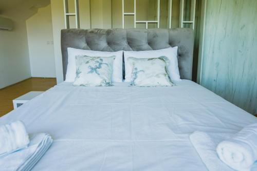 a large bed with white sheets and pillows at DUGA VIEW in Opornica
