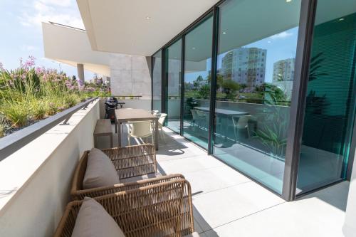 Lagos Deluxe 2 With Pool by Homing