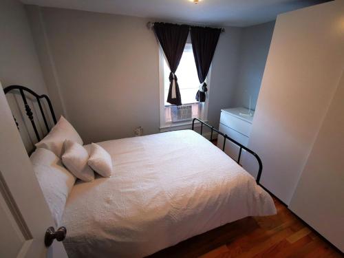 Katil atau katil-katil dalam bilik di Location+Comfort+Convenience
