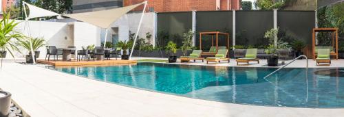 Kolam renang di atau dekat dengan Adriatika Hotel & Residence