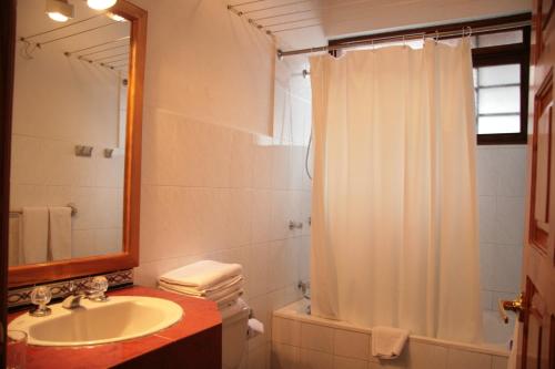 Koupelna v ubytování Apartamentos Los Quipus