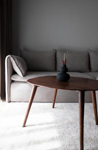 a coffee table in a living room with a couch at Apartament Legionów- A15 w centrum Kalisza in Kalisz