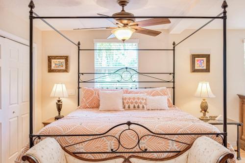 a bedroom with a bed and a ceiling fan at The Rainbow Villa in Naples