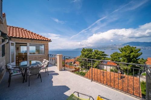 Adriatic Sea View Penthouse Apartment with parking - 5 min walk to coast
