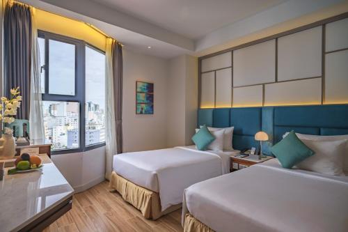 Giường trong phòng chung tại Seaesta Nha Trang Hotel