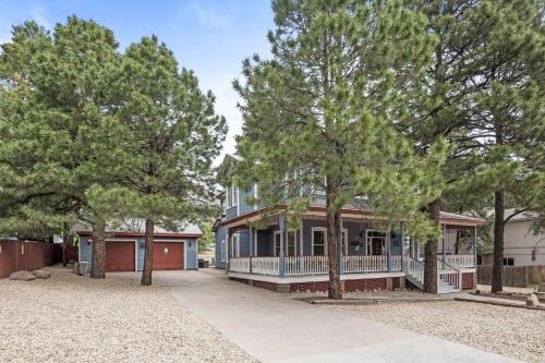 5Bed/5Ba -Mtn Views w/ all king beds and 55 in Smart TVs