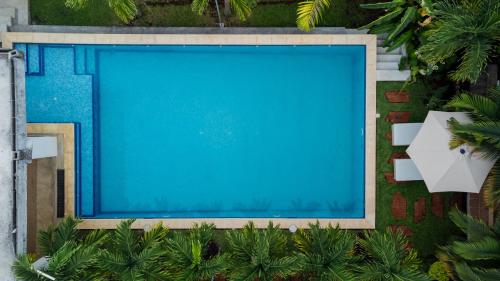 an overhead view of a swimming pool with plants at The Palm- A Luxury Villa in Retalhuleu