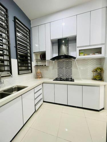 A kitchen or kitchenette at SRS WIN Homestay