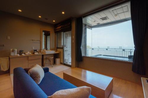 Posezení v ubytování Auberge Fontaine Bleau Atami