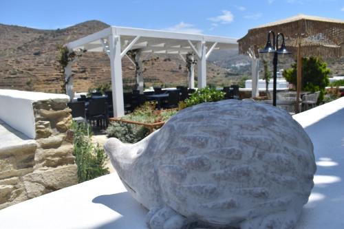 Gallery image of Ursa Major Suites in Tinos Town