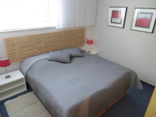 a bedroom with a bed with two lamps and a window at Ferienwohnung Dörner in Pirna