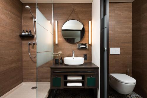 A bathroom at master Mirabell