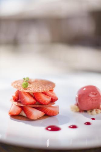 a plate with a sandwich and strawberries on it at Domaine de Verchant & Spa - Relais & Châteaux in Montpellier