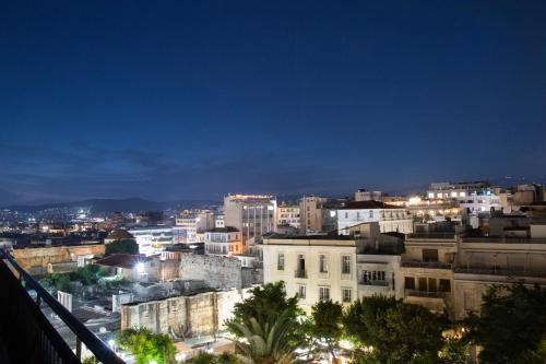 Linna Ateena üldine vaade või majutusasutusest Mythodea Athens Suites pildistatud vaade