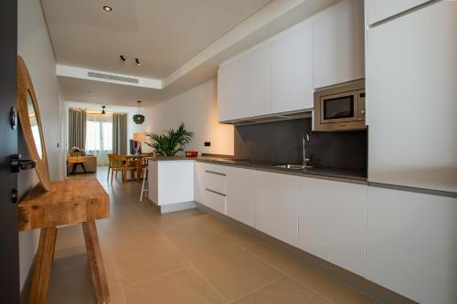 Η κουζίνα ή μικρή κουζίνα στο Hotel Apartamentos Hamus