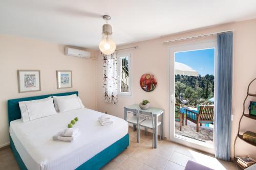 Ένα ή περισσότερα κρεβάτια σε δωμάτιο στο Agios Nikitas Supreme Villa