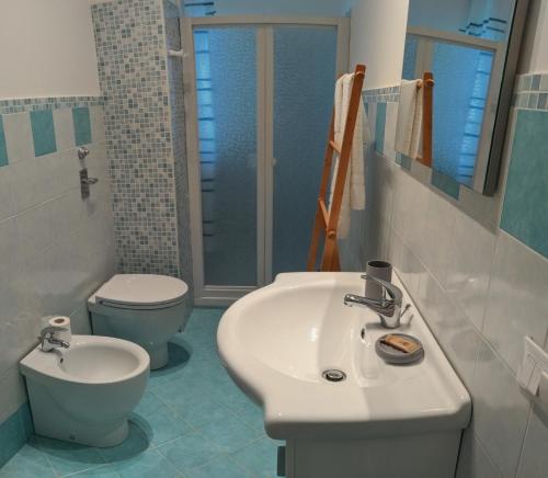 a bathroom with a sink and a toilet at Chez Lina - Appartamento Marina in Trapani