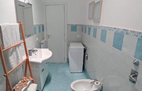 a bathroom with a sink and a toilet at Chez Lina - Appartamento Marina in Trapani