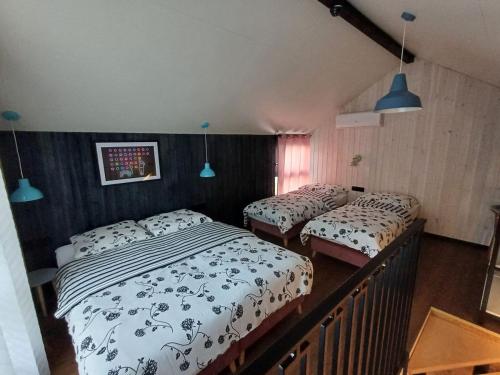 Ένα ή περισσότερα κρεβάτια σε δωμάτιο στο Apartamenty być morze