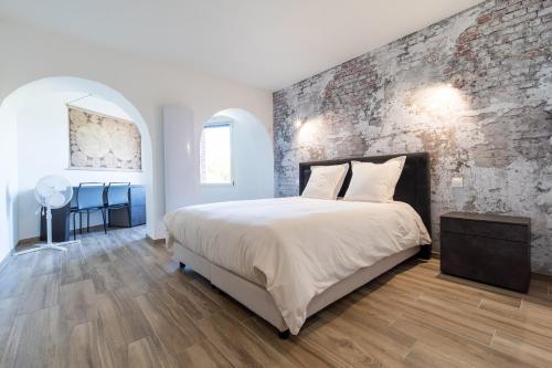 LE MOULIN ROUGE CLAIRMARAIS GITE \"Le Grébe\"\"