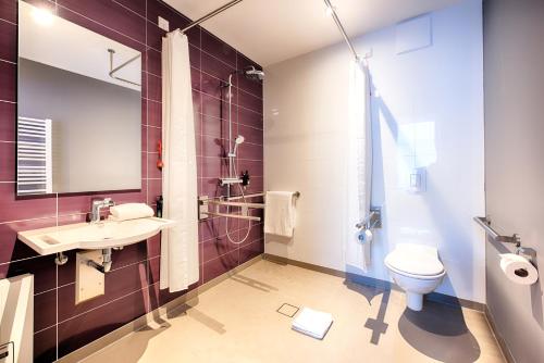 Ванная комната в Premier Inn Lübeck City Stadtgraben