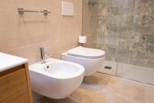 a bathroom with a toilet and a sink and a shower at Bed and Breakfast: Nonna Rosa in Bitonto