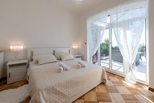 Villa Piano with Stunning View, heated outdoor pool & gaming room
